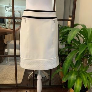 Chic White House Black Market white&black skirt